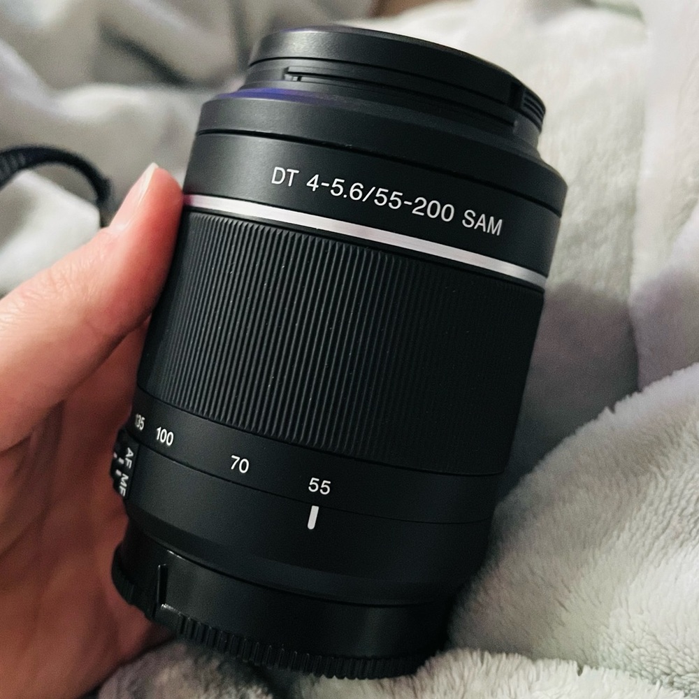 Sony SAL55200-2 55-200mm 55 .95m/3.2ft DT
45.6/55-200 SAM